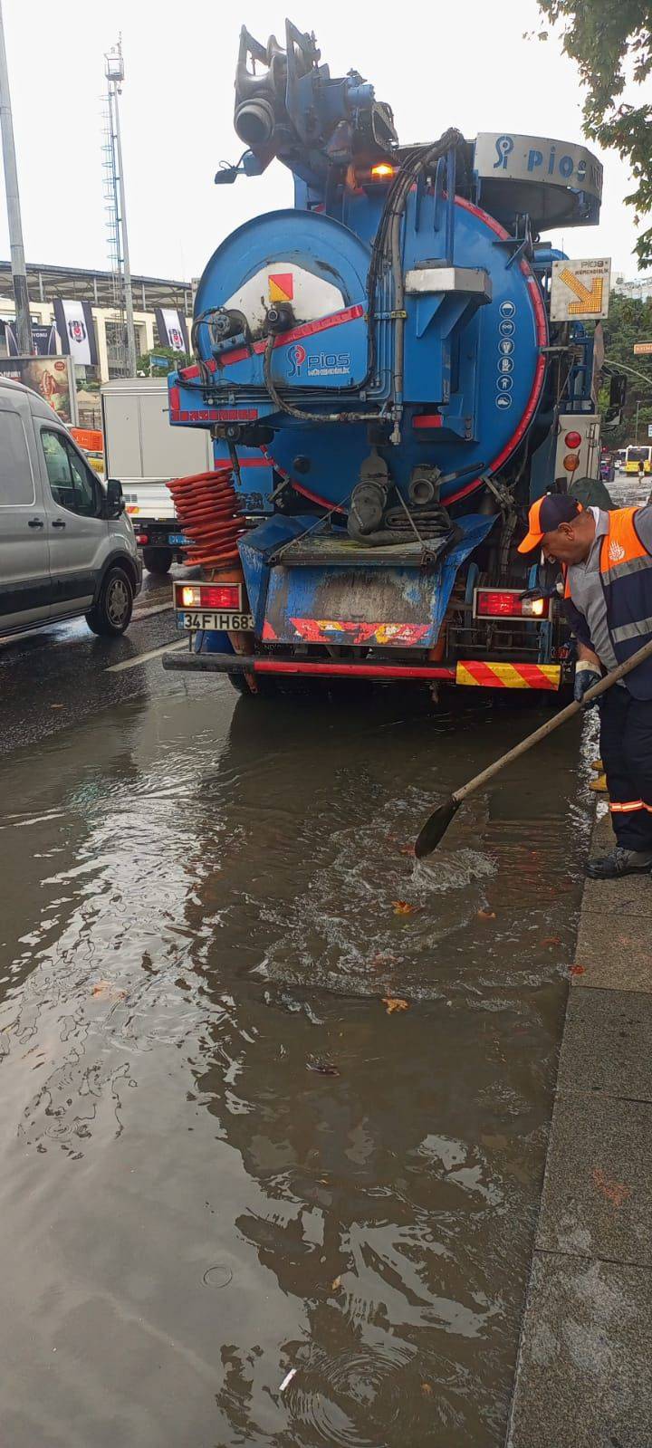 Kuvvetli yağış İstanbul'u vurdu, İBB görüntüleri paylaştı 7